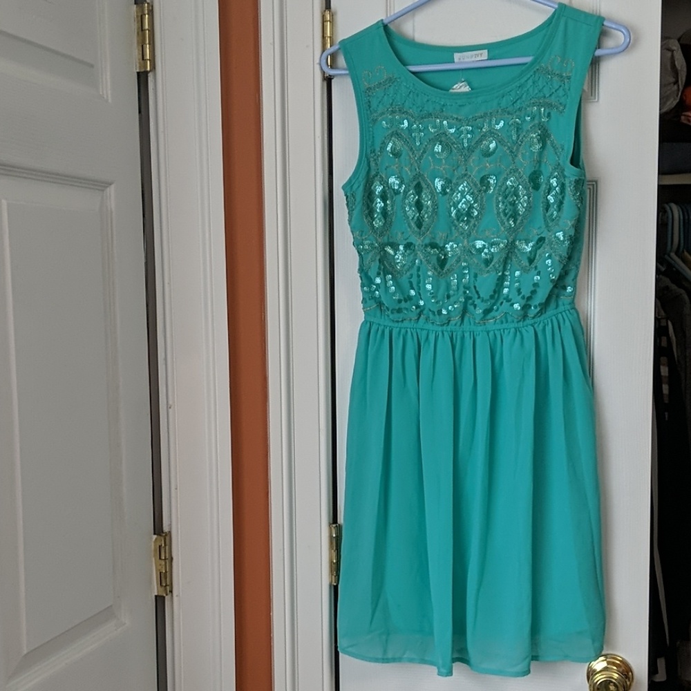 Beautiful sleeveless teal dress with sequin front